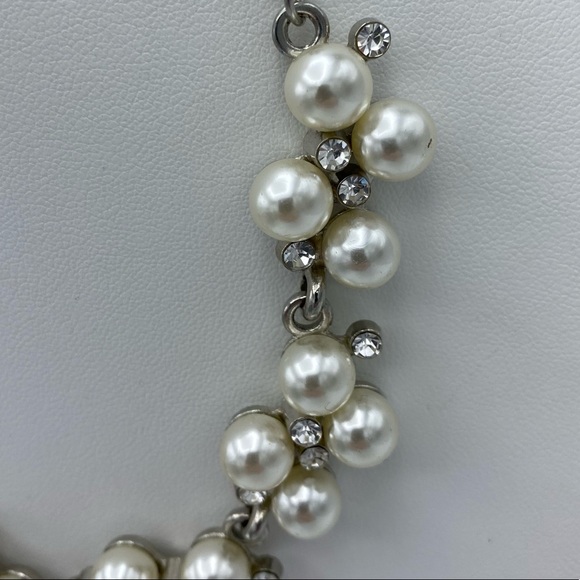 Elegant Faux Pearl Rhinestone Silver Tone Necklace - Picture 8 of 11